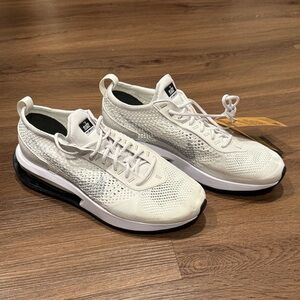 NWT Nike Women’s Air Max Pre-Day